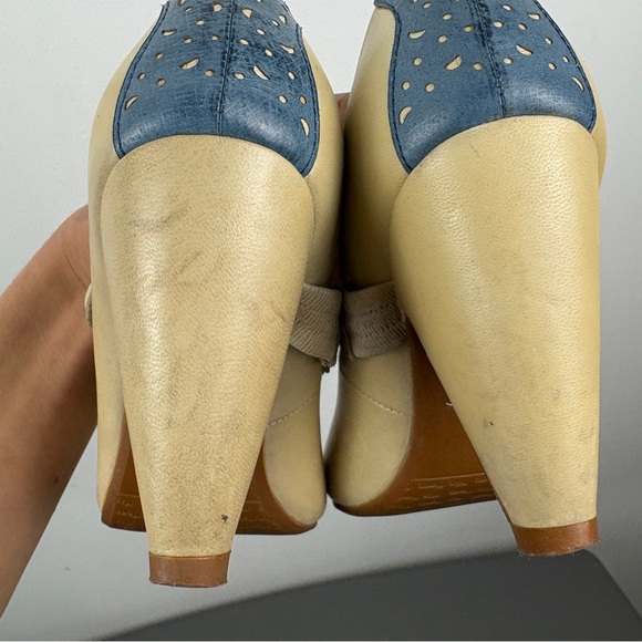 Miz Mooz Cream and Blue Heels - Picture 4 of 8